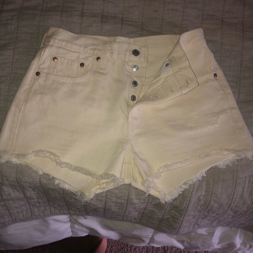 Levi’s 501 denim shorts -cream